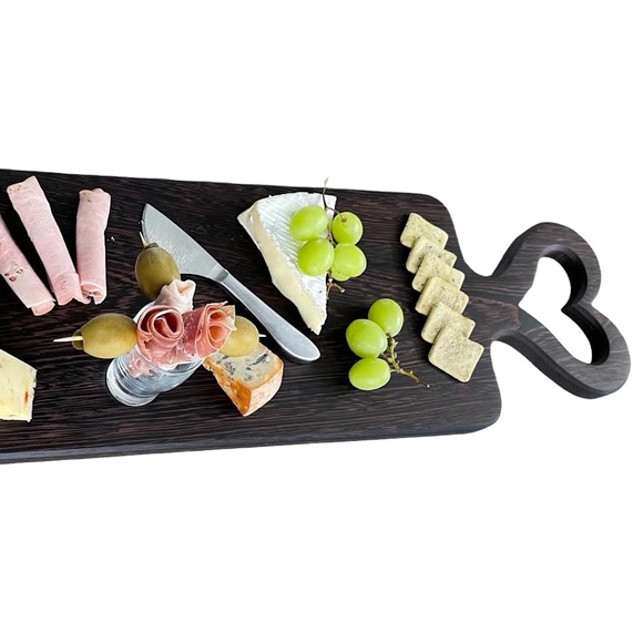 Hearth shape handle charcuterie board. - Picture 3 of 7